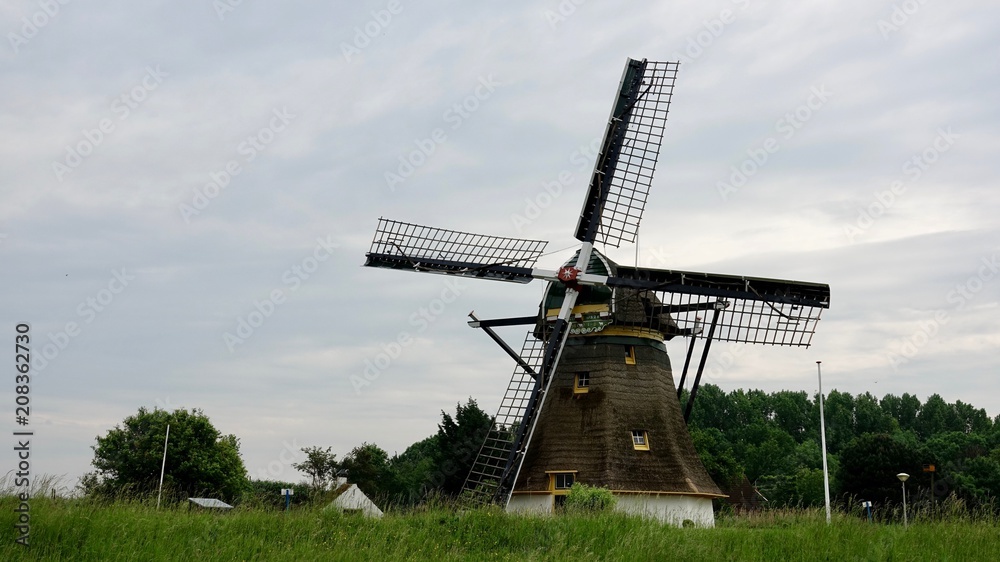 Windmühlen in den Niederlanden, Landschaft mit Windmühlen Windmühlen in den Niederlanden, Landschaft mit Windmühlen