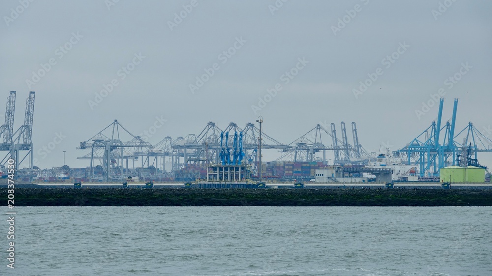 Hafen von Rotterdam, Industrieszenerie