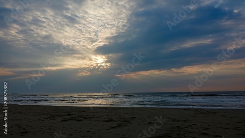 Sonnenuntergang am Meer, Strandpanorama bei Sonnenuntergang