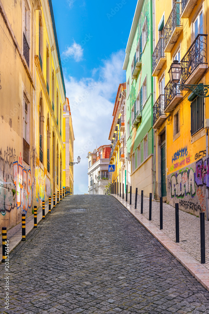 Fototapeta premium Rue en Couleur de Lisbonne