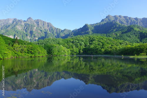 初夏の鏡池