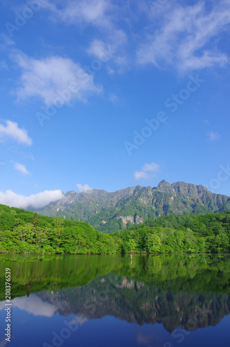 初夏の鏡池