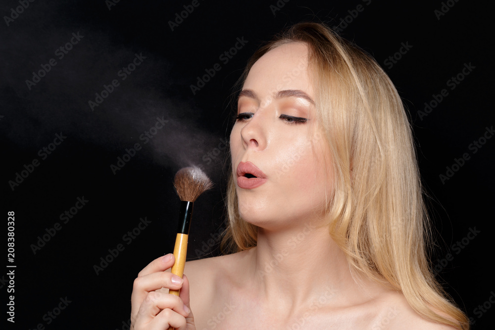 Obraz premium Beauty portrait of a smiling beautiful half naked woman posing with make-up brushes