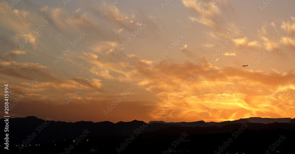 Obraz premium Samolot leci przed upadkiem