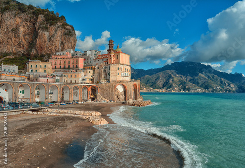 Vista panoramica di Atrani, costiera Amalfitana, Italia