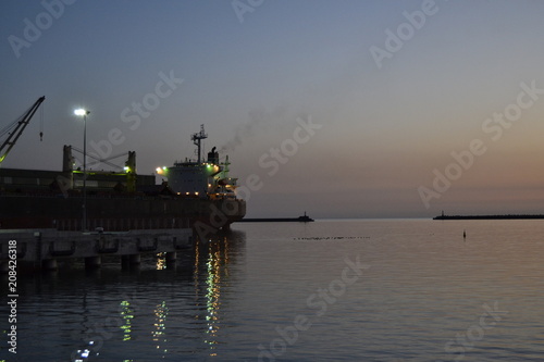 Port of Tuapse (Russia, Krasnodar region, Tuapse). photo