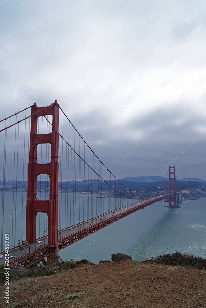 Fototapeta premium golden gate bridge mist