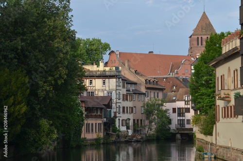Strasbourg : église et maisons traditionnelles
