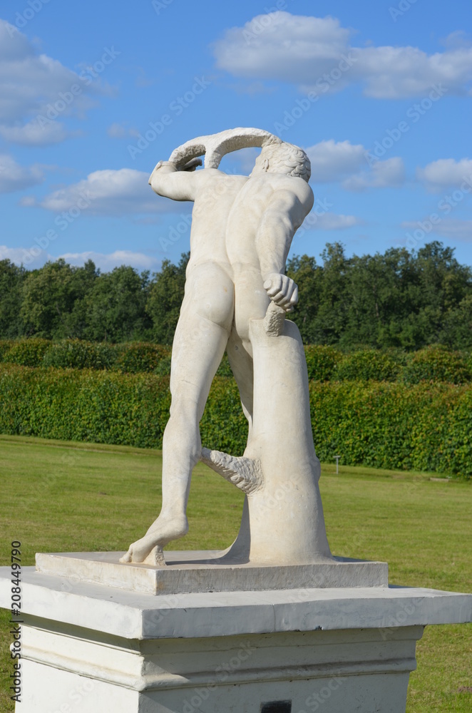Obraz premium arhangelskoe garden sculpture bust antic gods