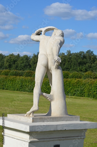 arhangelskoe garden sculpture bust antic gods photo