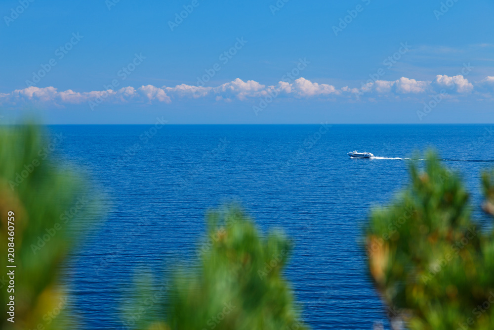 Obraz premium Blue lake with sky and ship