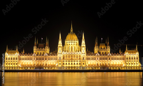 Hungary Budapest parliament © REZA