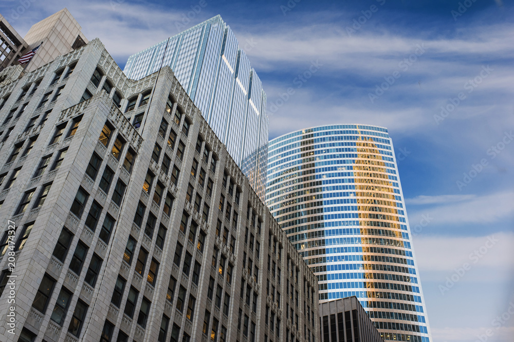 Obraz premium View of Chicago downtown with people and skyscrapers, Illinois, USA 