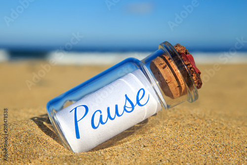 Flaschenpost am Strand: Pause