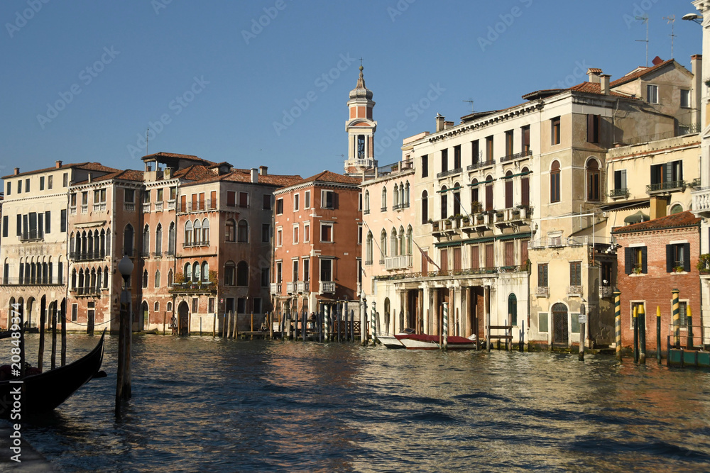Palaeste am Canal Grande in Venedig