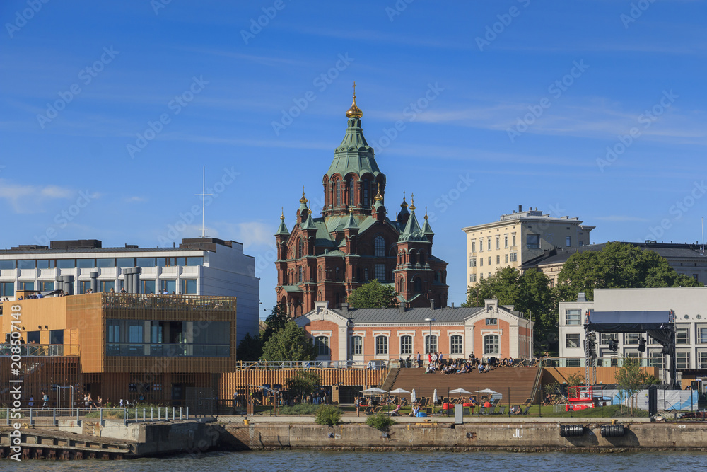 Obraz premium Uspenski cathedral is bathed in the sun in the summer evening in Helsinki