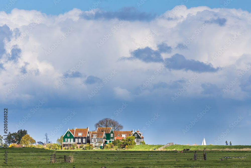 Obraz premium Characteristic wooden houses of Marken, Waterland, North Holland
