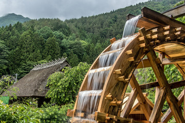 Keuken achterwand Molens Watermolen bij dorp met rieten daken  © milkovasa