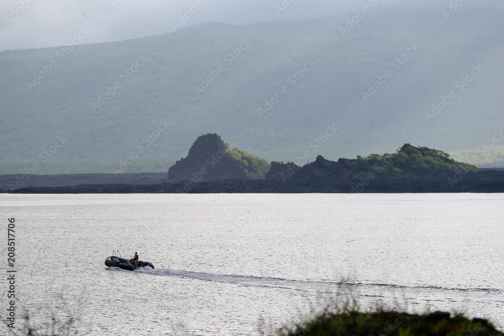 Fototapeta premium Boat heading out to see in the Galapagos