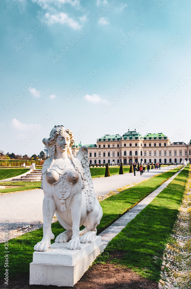 Obraz premium Baroque palace and statue of woman sphinx