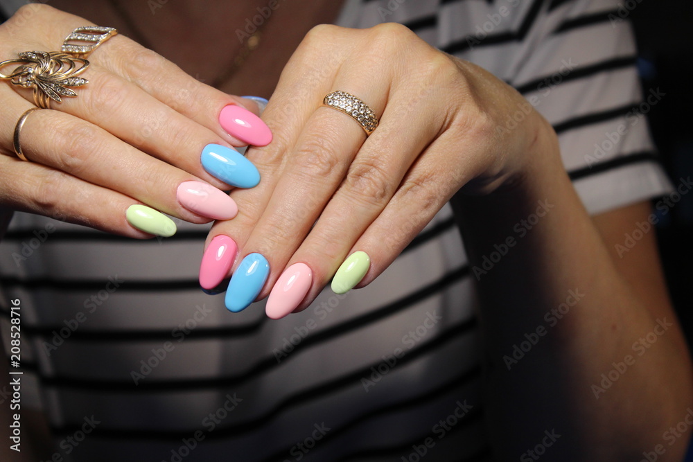 Fototapeta premium glamorous multicolored manicure
