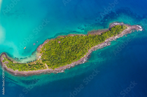 Fototapeta Naklejka Na Ścianę i Meble -  Rocky island sea beach with green tree aerial view