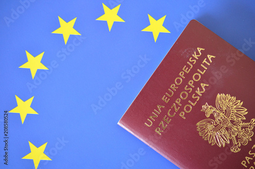 Dokumenty paszportowe i symbol UE