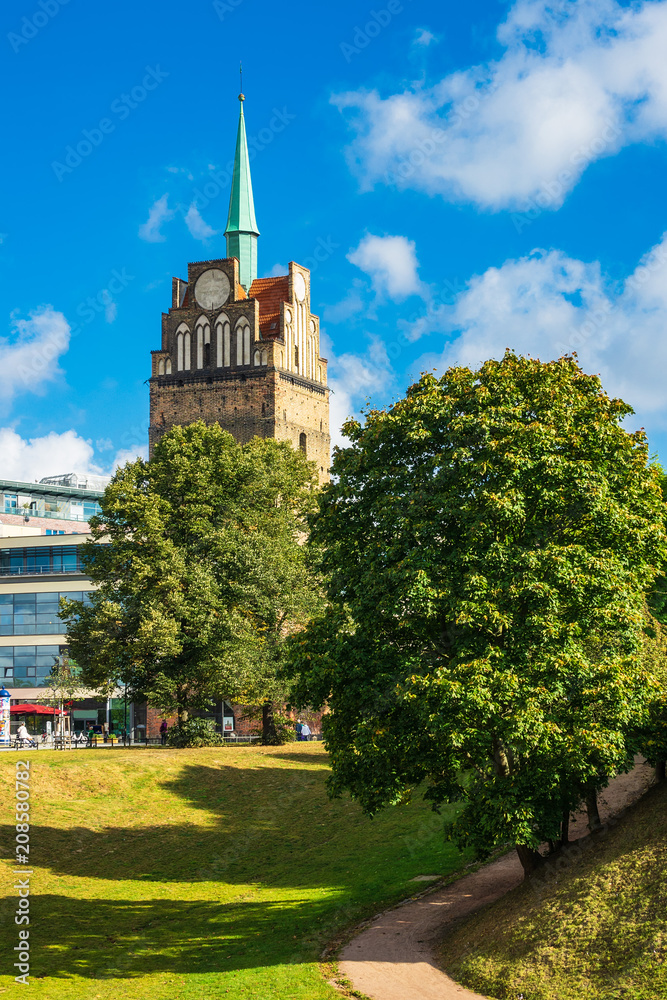 Blick auf das Kröpeliner Tor in Rostock