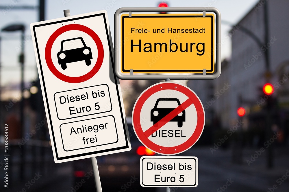 Diesel Fahrverbot Hamburg - Ortsschild Hamburg mit dem Verbotsschild Diesel  Fahrverbot bis Euro 5 - Anlieger frei - straßenverkehr im hintergrund  Stock-Foto | Adobe Stock