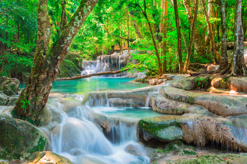 Deken met foto Bosrivier Tropische waterval in weelderig regenwoud  © calcassa