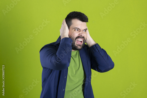 Foto Bearded guy really stressed