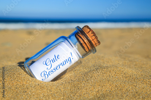 Flaschenpost am Strand: Gute Besserung!