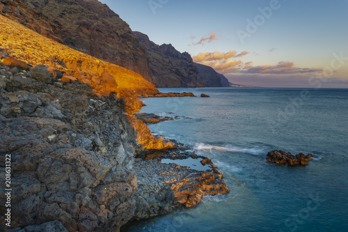 Fototapeta Naklejka Na Ścianę i Meble -  seascape,cliffs of los Gigantes seen from the cape of Punta del teno, Tenerife
