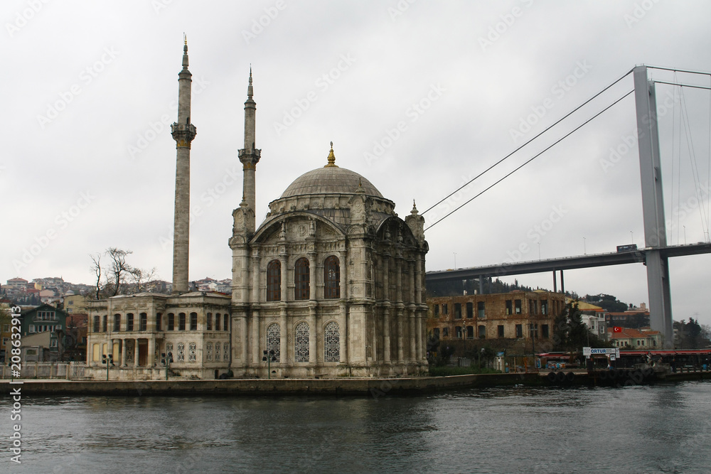 Mezquita Ortakoy y Puente del Bósforo, Estrecho del Bósforo, Estambul, Turquía