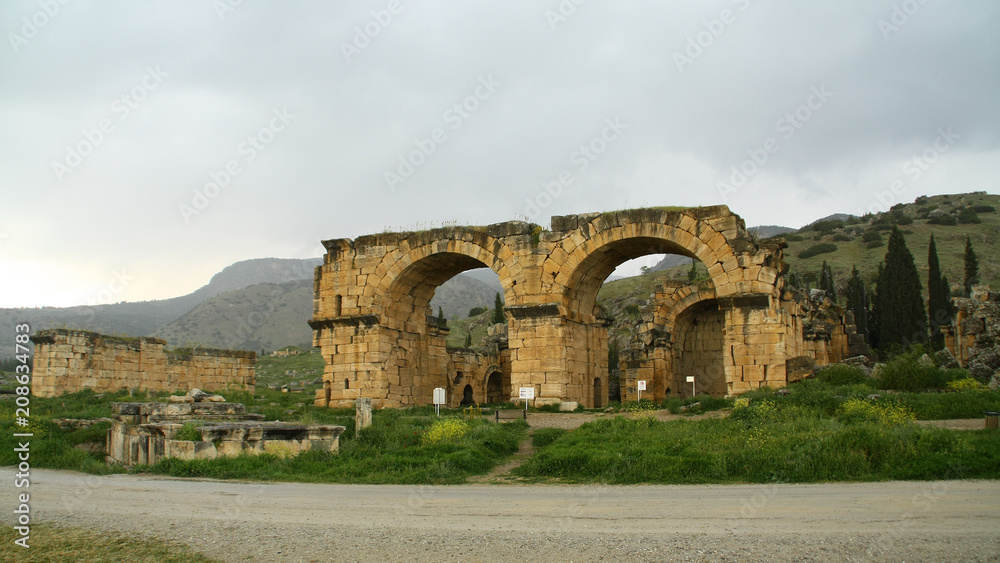 Necrópolis de la Hierápolis, Pamukkale, Turquía