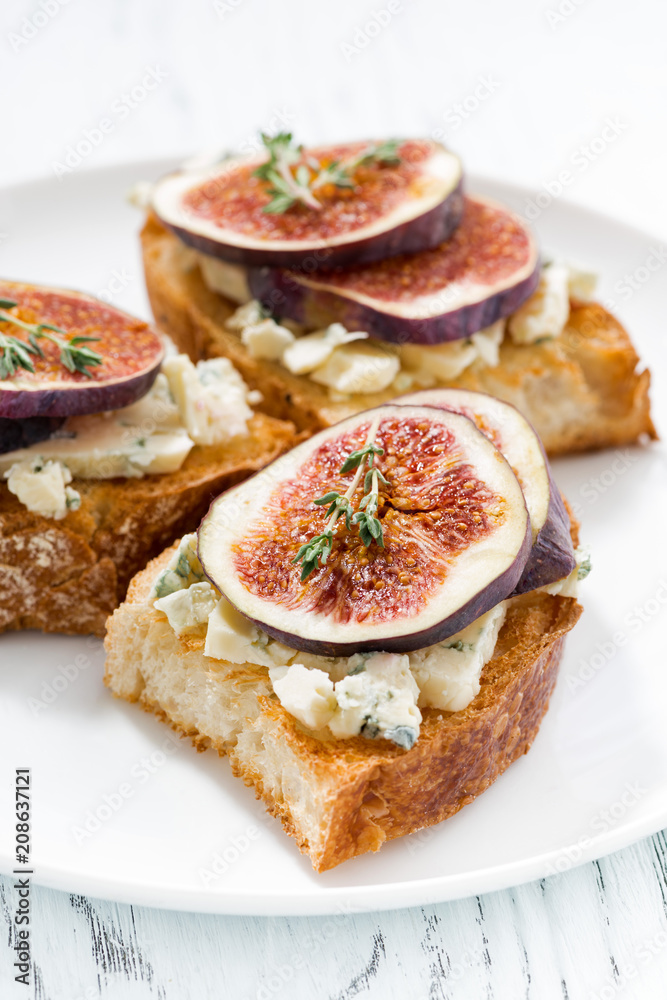toast with figs and blue cheese, vertical closeup