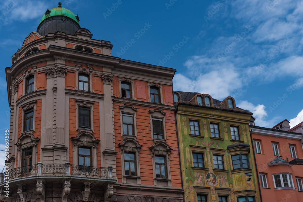 Fototapeta premium Bürgerhäuser in Innsbruck, Maria-Theresien-Straße