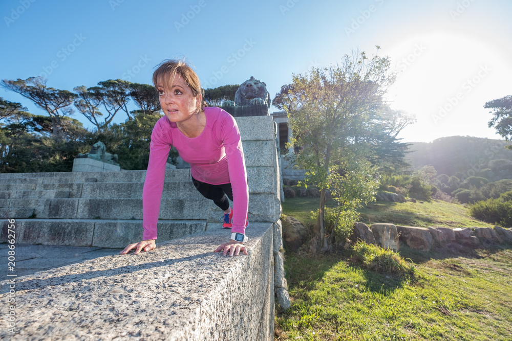 Naklejka premium Active Female doing a plank outdoors