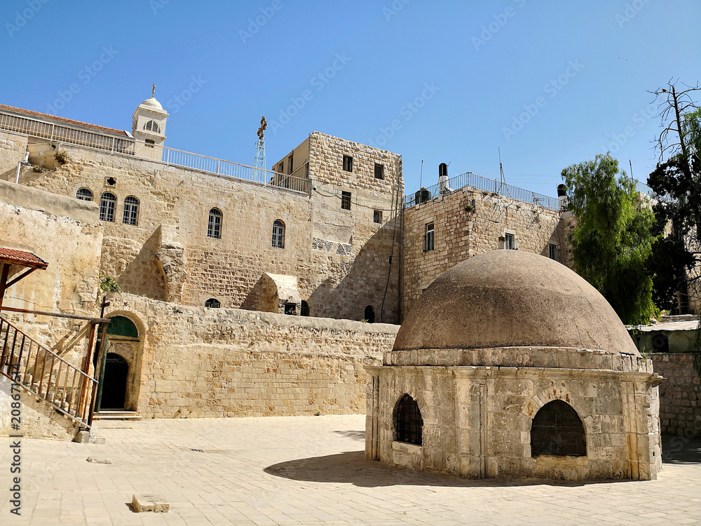 Grabeskirche Jerusalem, Äthiopisches Patriarchat auf dem Dach der Kirche
