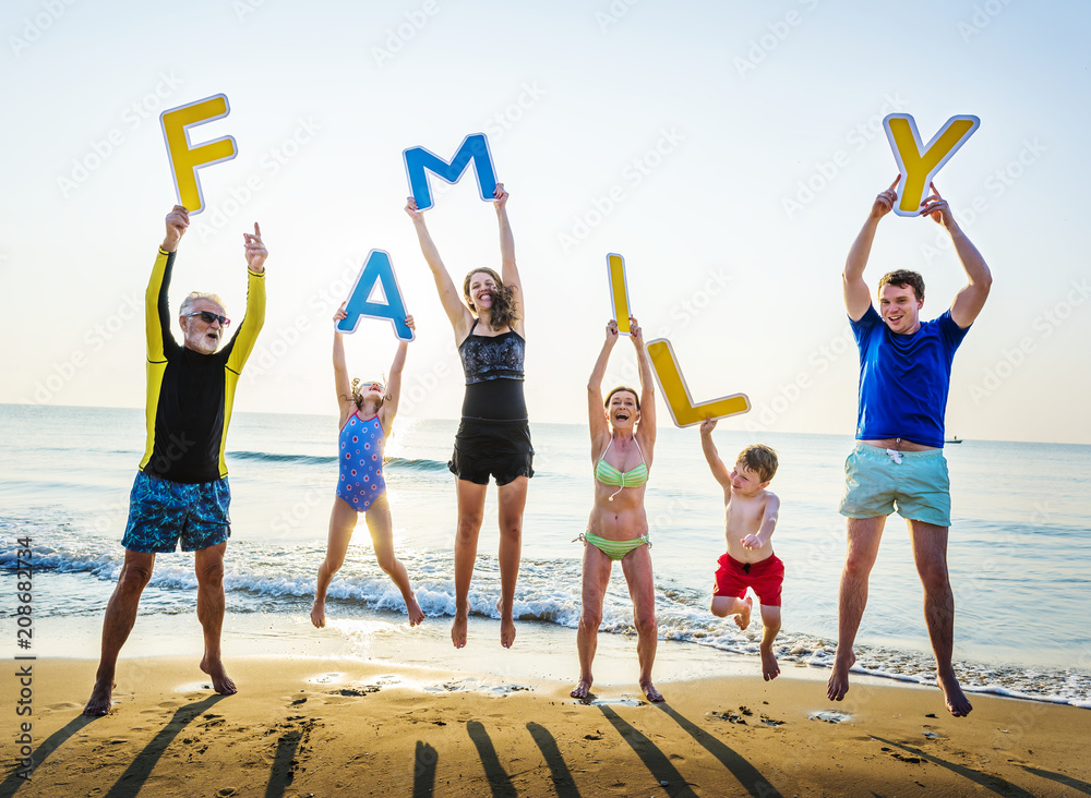 Obraz premium Family holding up letters at the beach