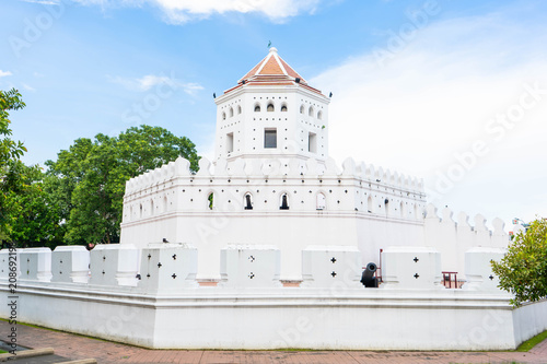Canvas Print Phra Sumen Fort is located at Santi Chai Prakan Park on the corner of Phra Arthi