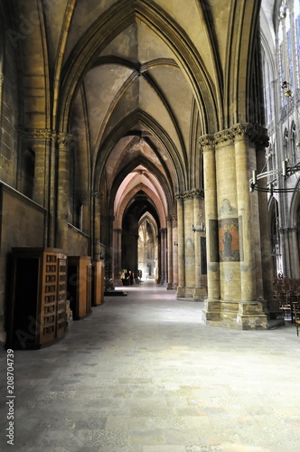Innenansicht Deckengew  lbe  Kathedrale Saint-  tienne  erbaut zwischen 1220 und 1520  Metz  Lothringen  Lorraine  Frankreich  Europa
