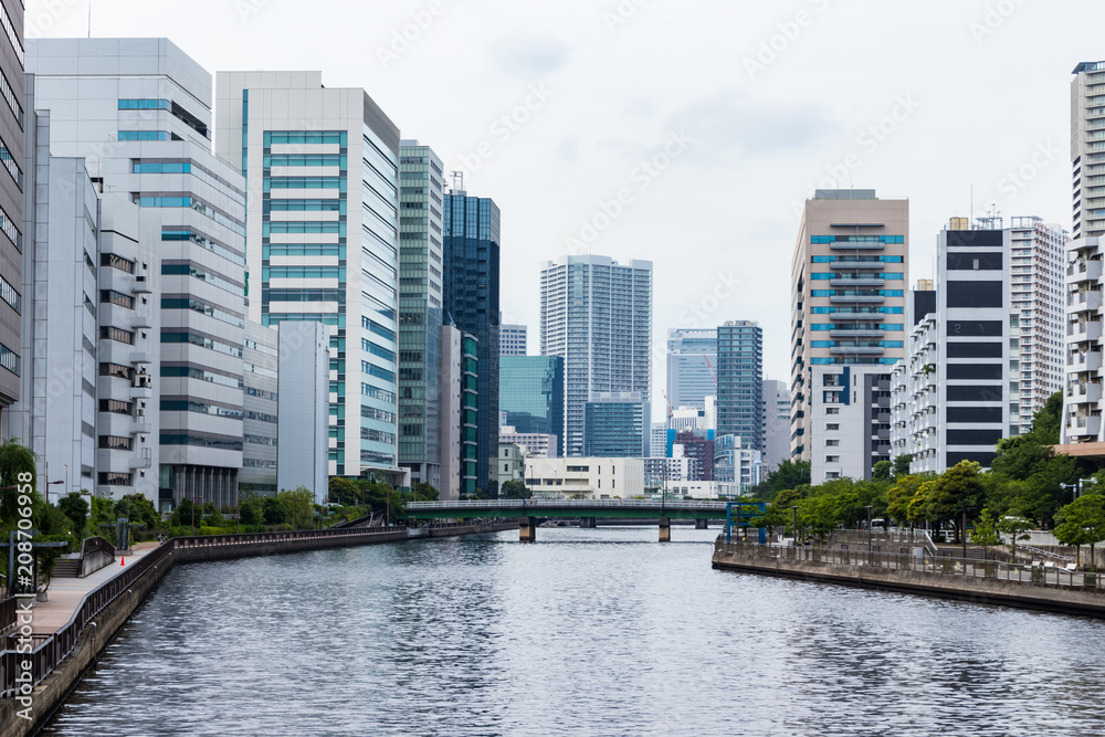 (東京都ｰ都市風景)天王洲から見る川沿いのビル群１