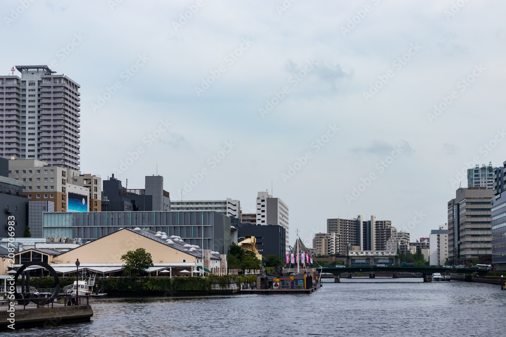 (東京都ｰ都市風景)川沿いから見る天王洲の風景