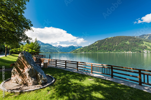 Fototapeta Naklejka Na Ścianę i Meble -  Beautiful sunny day at Zeller See Lake in Austria