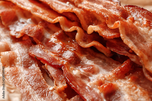 Cuadro en lienzo Tasty fried bacon, closeup