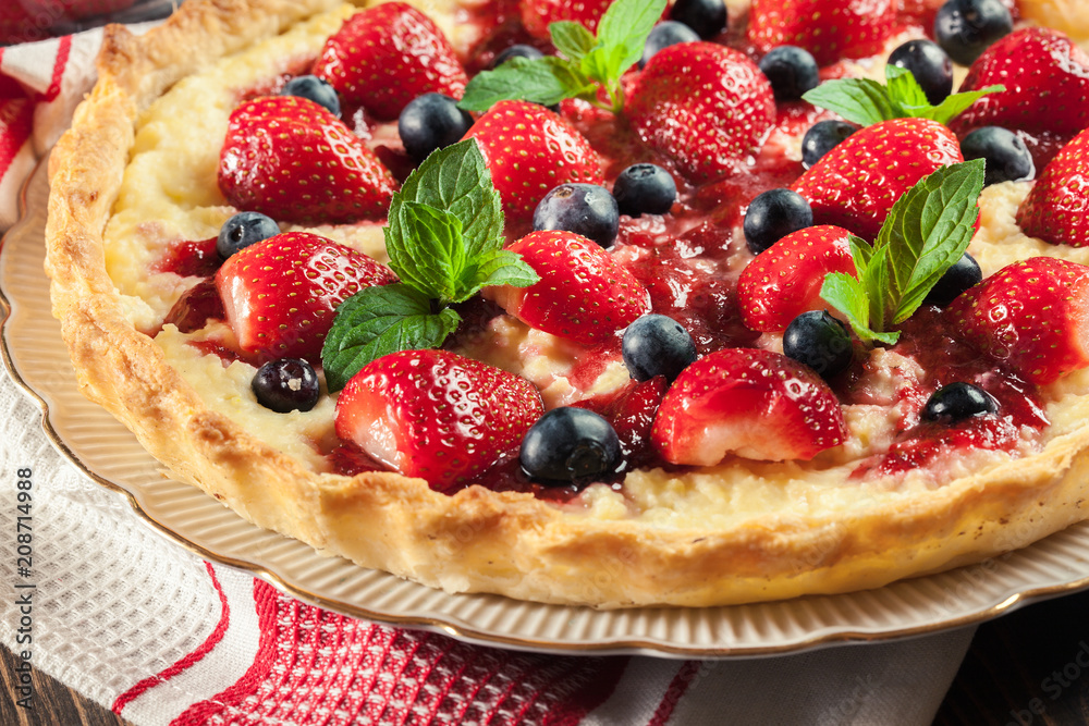 Tart with curd cheese, strawberries and blueberries Tart with curd cheese, strawberries and blueberries