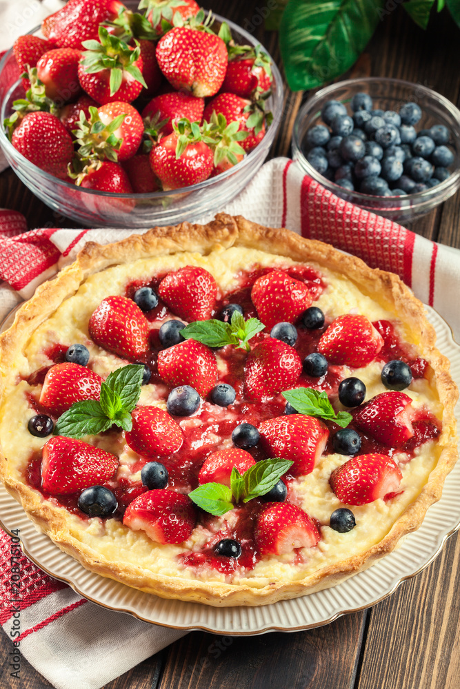 Tart with curd cheese, strawberries and blueberries Tart with curd cheese, strawberries and blueberries