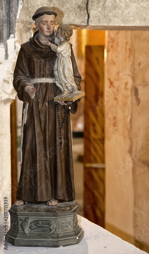 Fotografía Statue de Saint-Antoine de Padoue dans la chapelle des Minimes à Montmerle-sur-S
