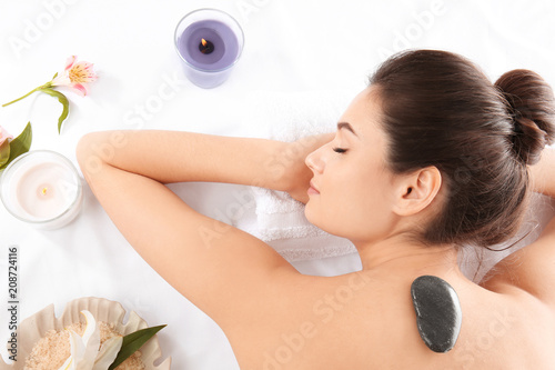 Young woman enjoying hot st...